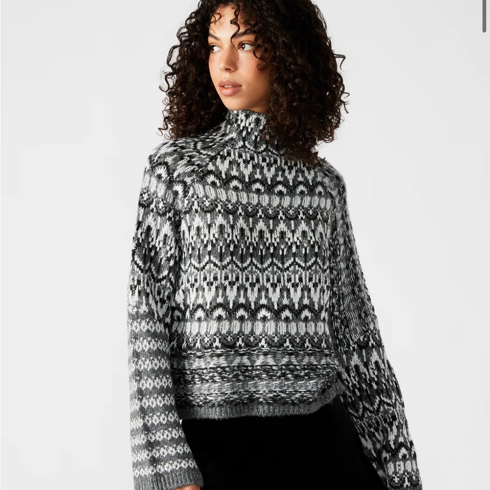 Steve Madden Monochrome Patterned Turtleneck Sweater